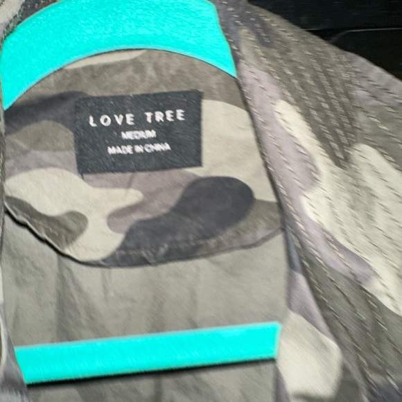 Love tree camo zip up jacket - Picture 2 of 4